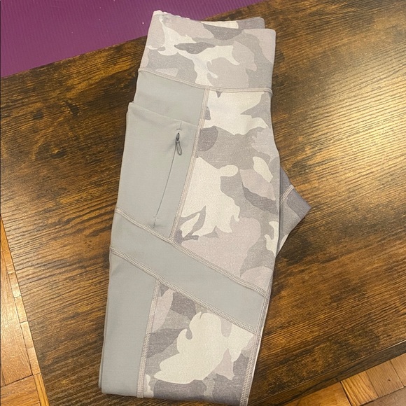 Athleta Pants - Athleta leggings
